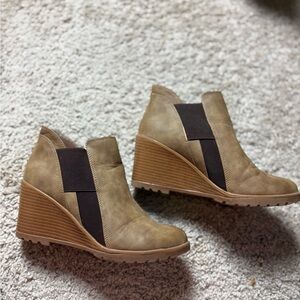 C Comfort Est. 1946 Women Sz 8M pull on Chelsea Wedge Ankle Boots Tan/Brown